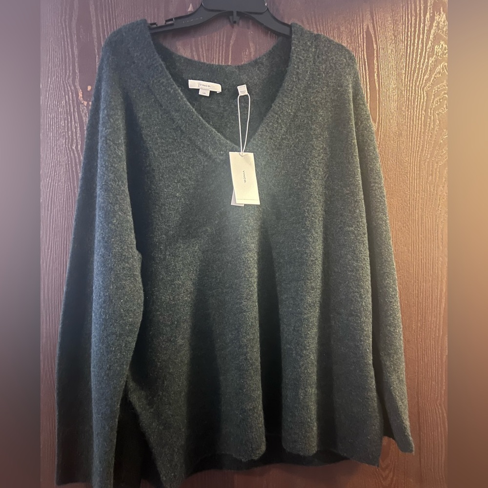 VINCE SIDE SLIT V NECK TUNIC SWEATER IN TERRARIUM GREEN SIZE LARGE NWT
